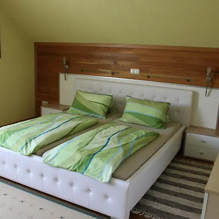 Апартаменты Und Gaestezimmer Gaspar Halbenrain