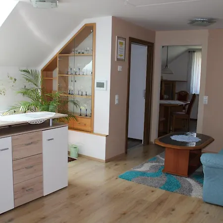 Und Gaestezimmer Gaspar Апартаменты