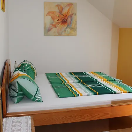 Апартаменты Und Gaestezimmer Gaspar Halbenrain