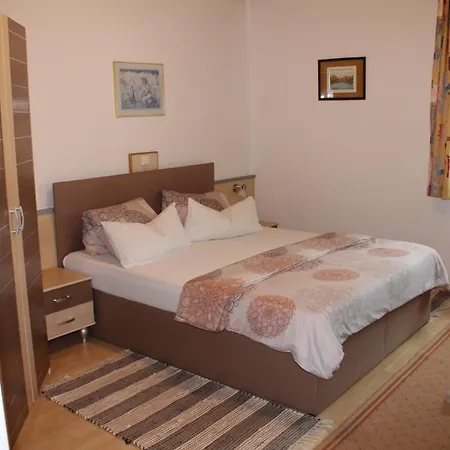 Und Gaestezimmer Gaspar Apartment